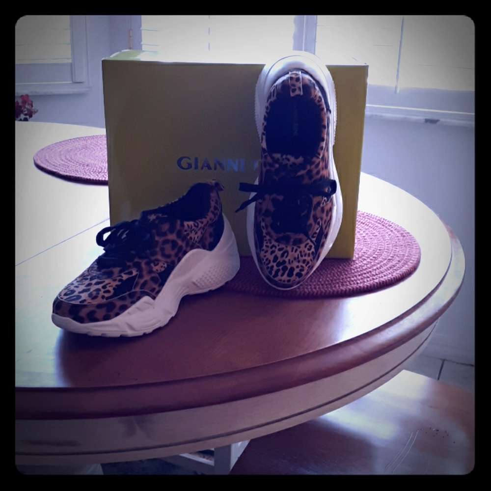 Ladies sneakers